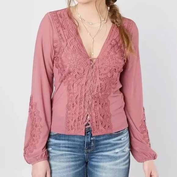 Gimmicks by Buckle mauve pink crochet lace up blouse - Picture 1 of 9